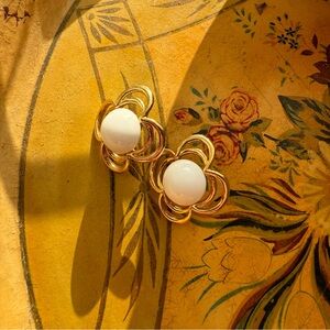 Vintage Trifari Daisy Earrings